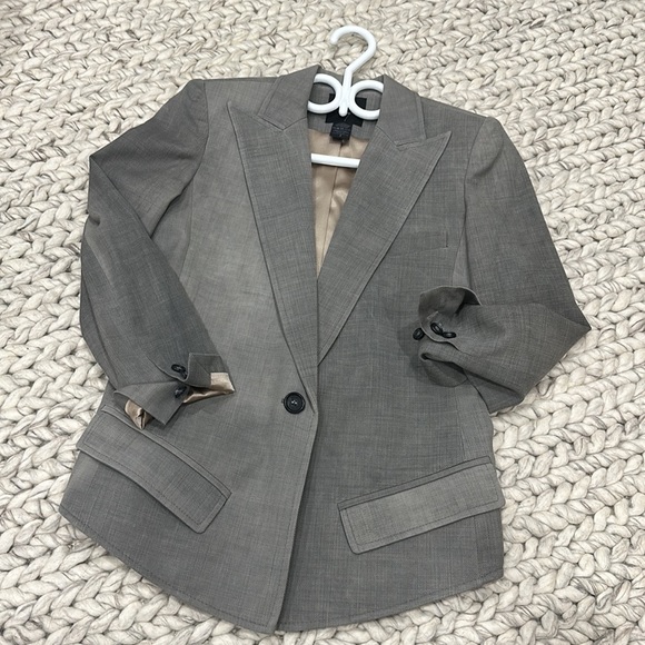 SMYTHE fitted fashion blazer. Great fit! BRAND NEW !!!Worn once - Picture 4 of 6